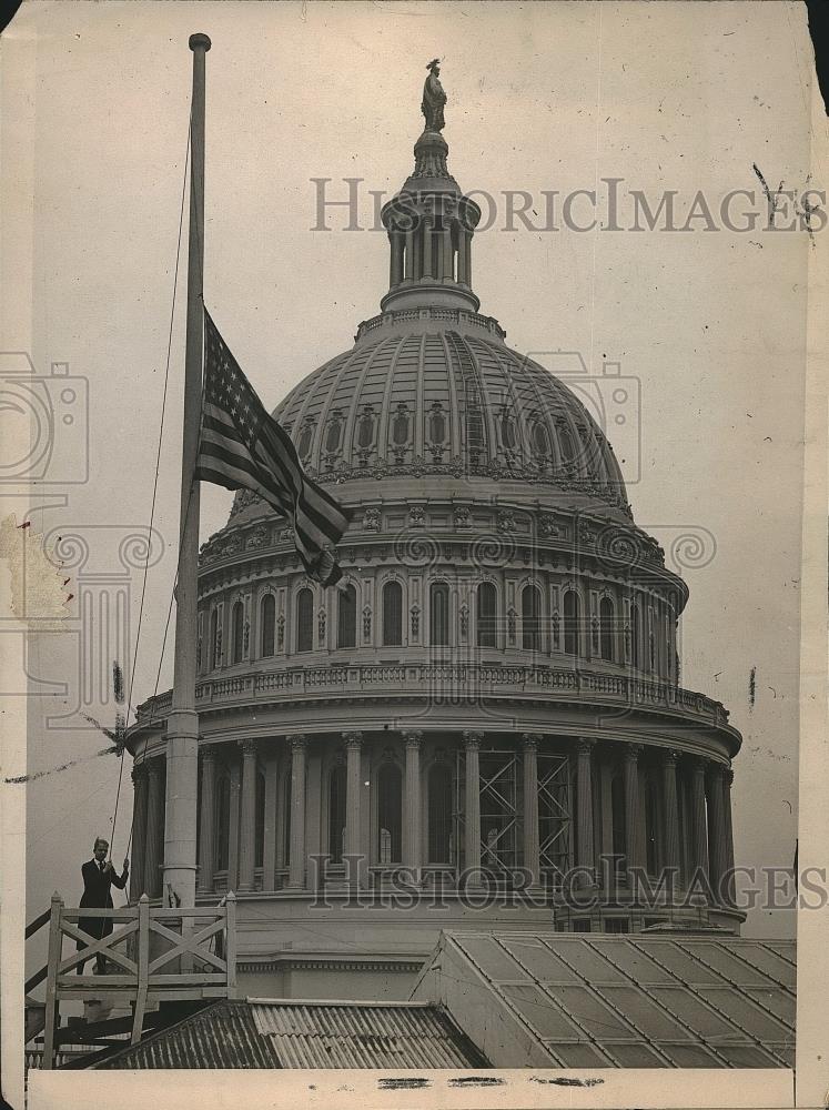 1924 Press Photo View Of Flag On The Capitol Placed At Half Mast - nea94463 - Historic Images