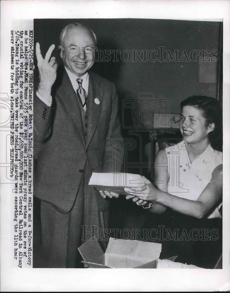1954 Press Photo Robert R Young, Texas RR magnate &amp; Mrs Mimi Fenno - nea89573 - Historic Images