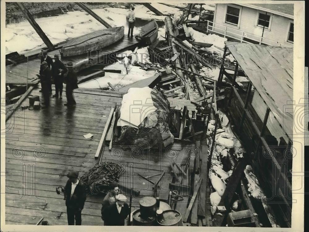 1930 Press Photo Wreckage from an ice melt in Vancouver harbor - nea89670 - Historic Images