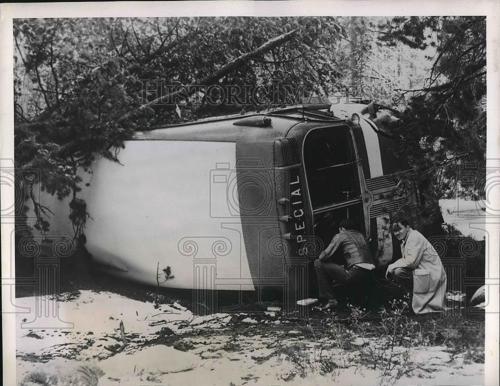 1946 Press Photo Klamath Falls, Oregon bus crash site - nea84724 - Historic Images