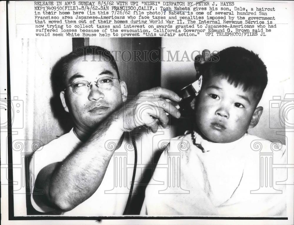 1962 Press Photo Tosh Nabeta gives his son Dale a haircut. - nea84741 - Historic Images