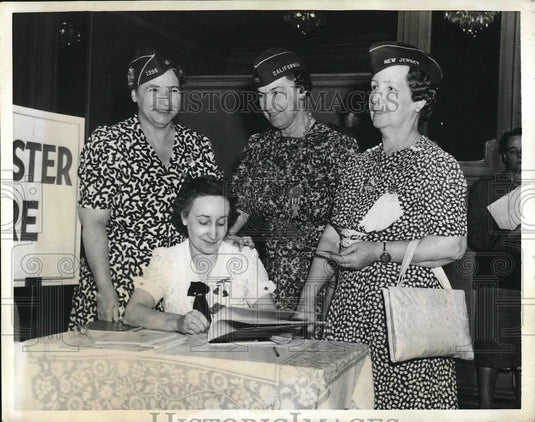 1941 Press Photo Mrs.Winifred Toussaint,Mrs.Laurie Schertle,Mrs. Florence Stark - Historic Images
