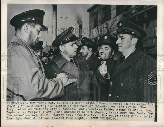 1950 Press Photo Sgt. Ludwig Gardner Port Embarkation Water Shortage New York - Historic Images