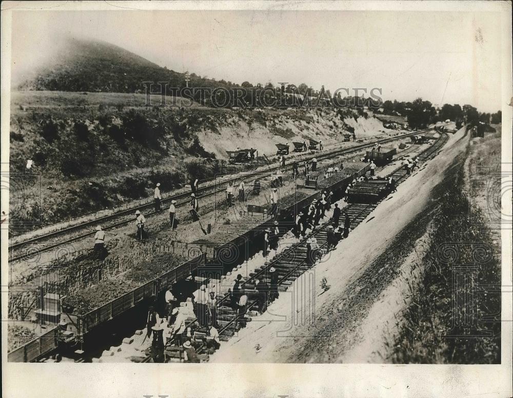 1932 Press Photo citizens building a railroad in Bulgaria - nea88539 - Historic Images