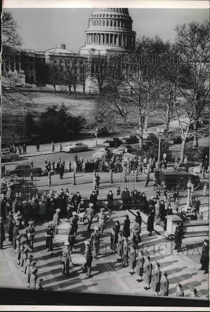 1953 Press Photo Constitution escorted by honor guard moved to new Vault. - Historic Images