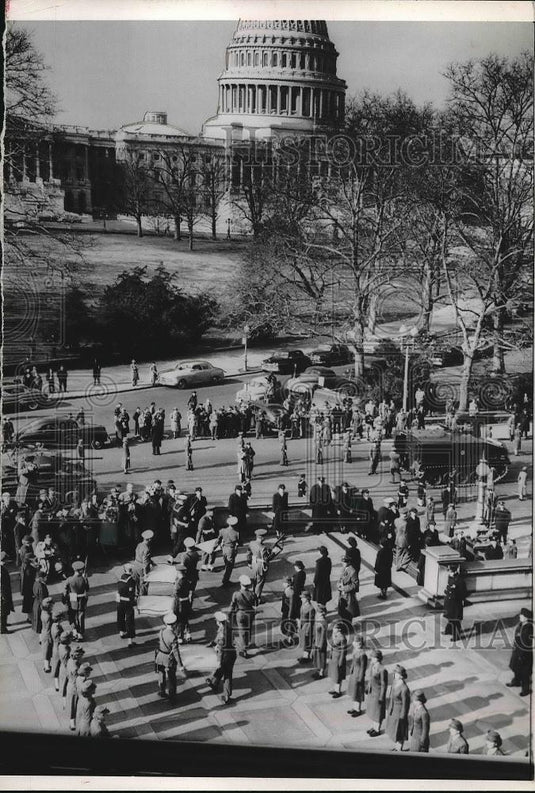 1953 Press Photo Constitution escorted by honor guard moved to new Vault. - Historic Images