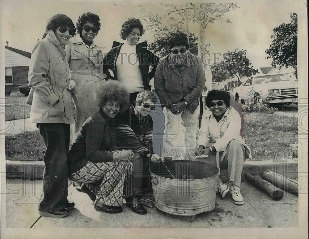 Press Photo Women Stand Over Washtub - nea92429 - Historic Images