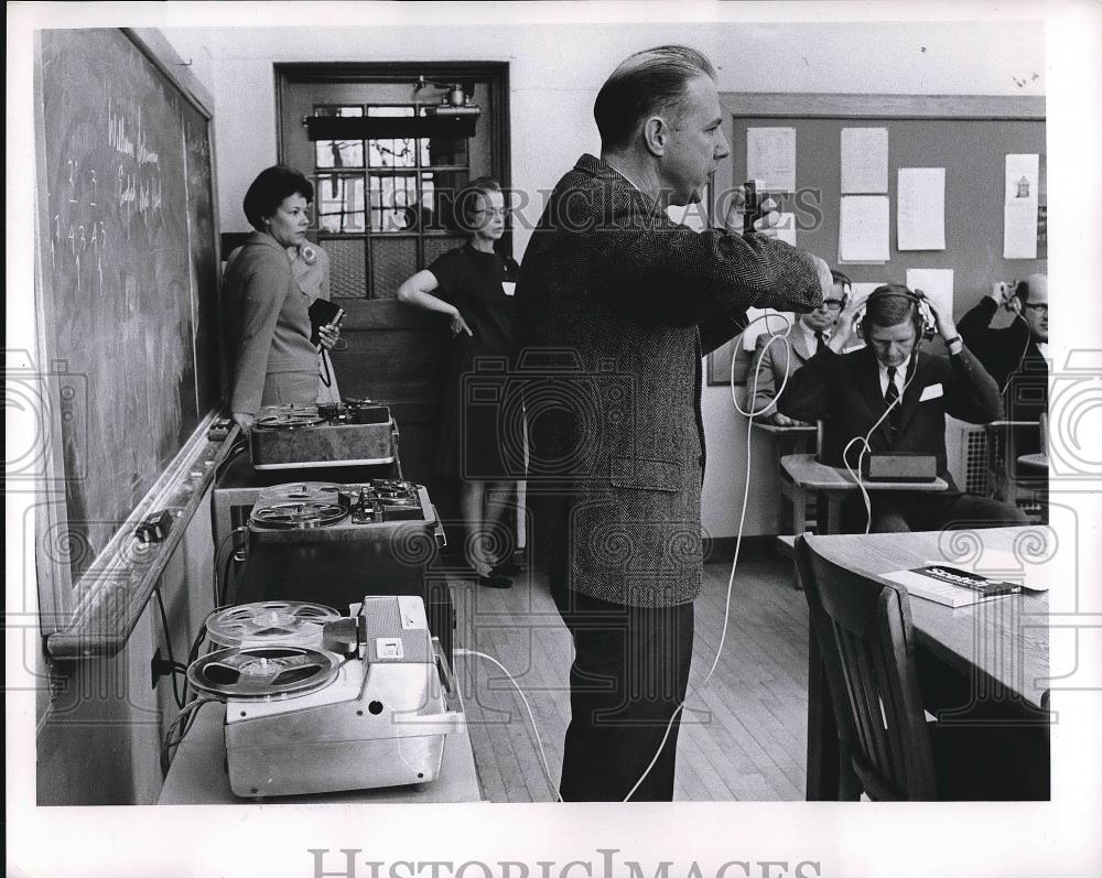1967 Press Photo A teacher at national education week - nea84422 - Historic Images