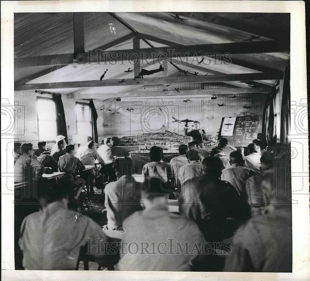 1942 Press Photo British instructors training American soldiers - nea78438 - Historic Images