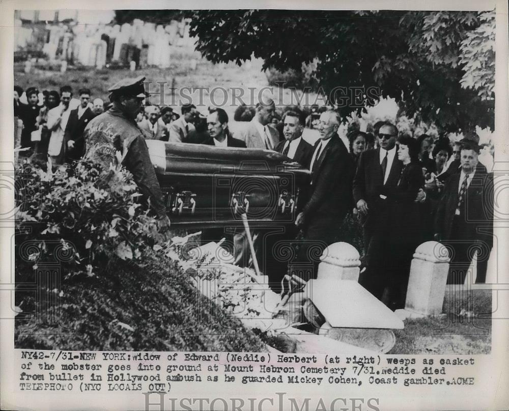 1949 Press Photo widow od Ed Herbert, mobster at his funeral - Historic Images