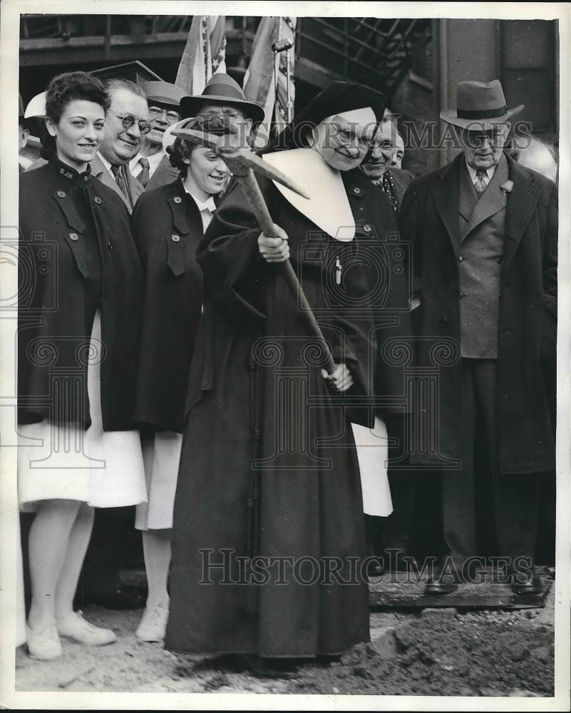1945 Press Photo St Joseph&#39;s Hospital Sister Anna Regina - nea90759 - Historic Images