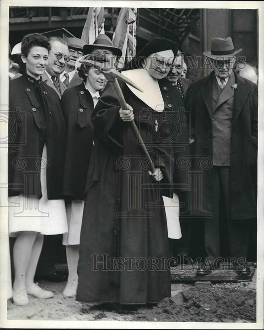 1945 Press Photo St Joseph's Hospital Sister Anna Regina - nea90759 - Historic Images