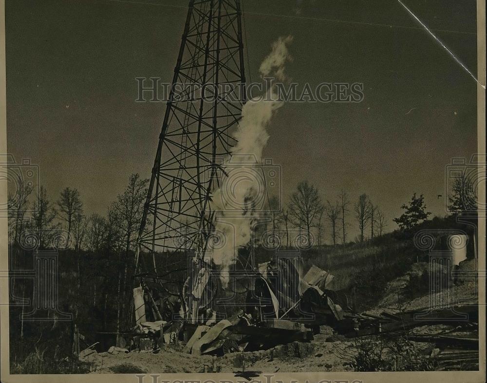 1937 Press Photo Gas Well Explosed - nea79286 - Historic Images