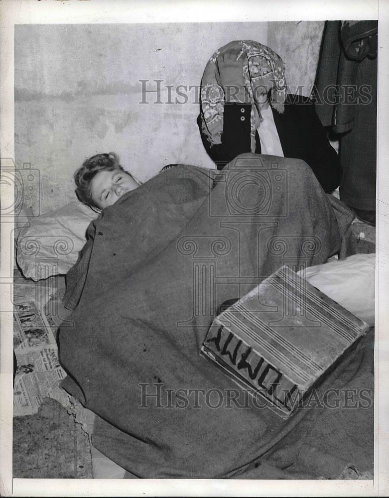 1942 Press Photo Fans Arriving Early At Yankee Stadium For Game - Historic Images