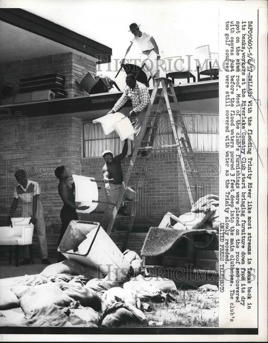 1957 Press Photo Aftermath of a flood in Dallas Texas - Historic Images