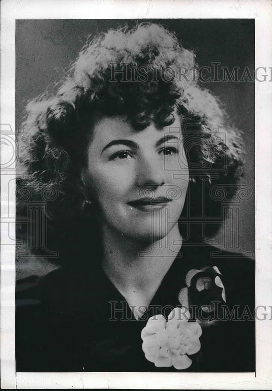 1946 Press Photo Veronica Lamoureaux after her husband was deported - nea82979 - Historic Images