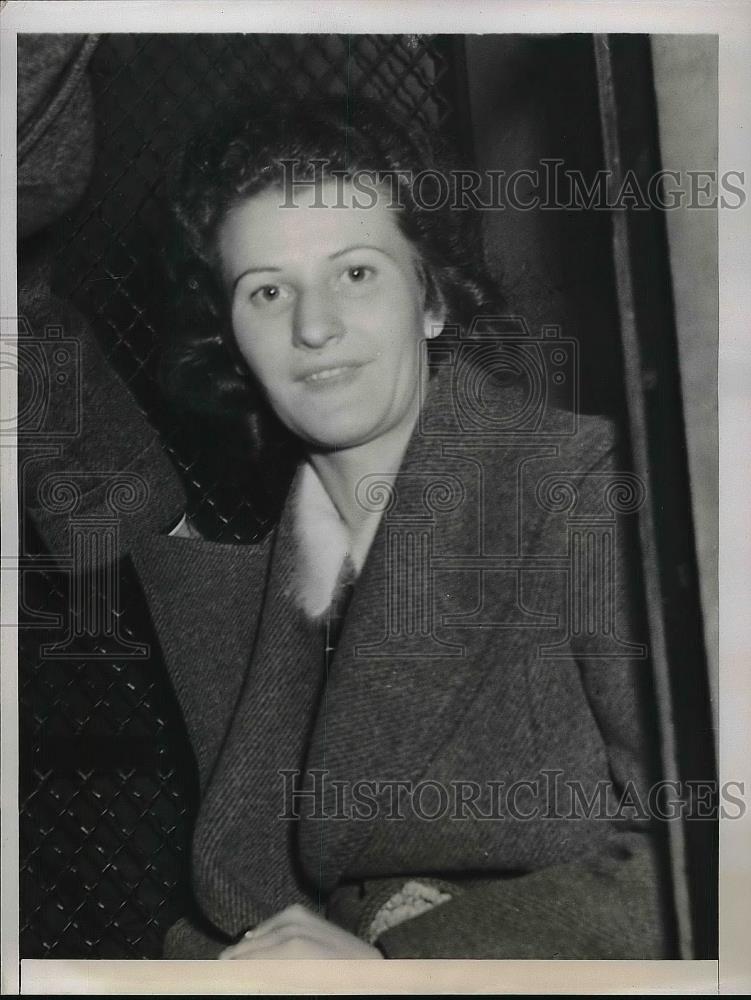 1938 Press Photo Johanna Hofmann, Alleged Nazi Spy, Federal Court, New York - Historic Images