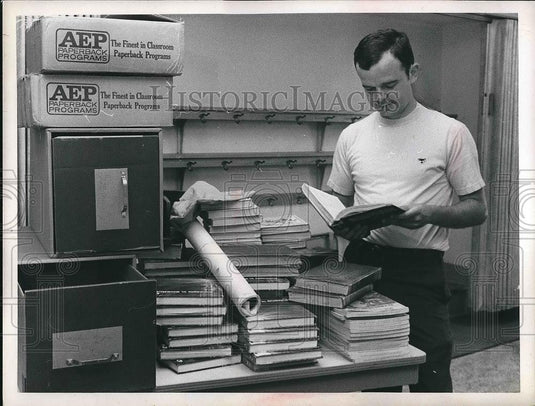 Press Photo Fairview Park Schools Lawrence Root Teacher - nea78018 - Historic Images