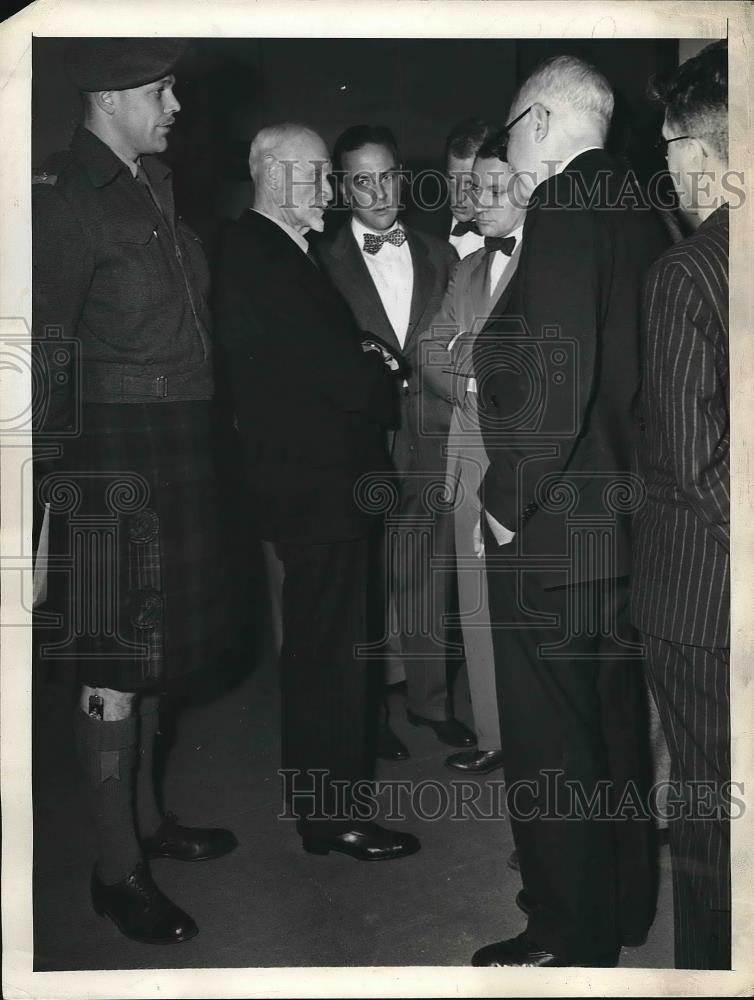 1946 Press Photo Major Denis Mcildowie and Field Marshal J.C. Smuts - nea84146 - Historic Images