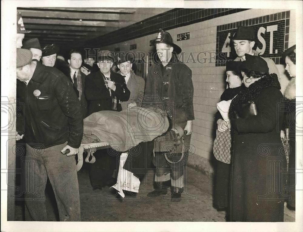 1939 Press Photo New York Subway Accident Victim - Historic Images
