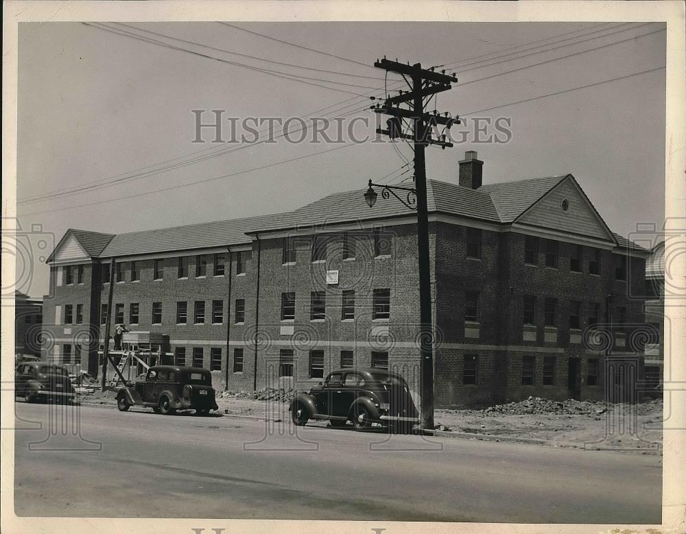 Press Photo Mayflower Village bldg in Cleveland, Ohio - nea82000 - Historic Images