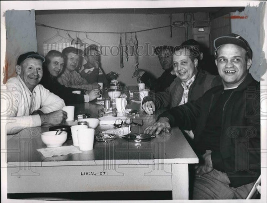 1962 Press Photo Soup Kitchen At UAW Local 971 In Elyria - nea77856 - Historic Images