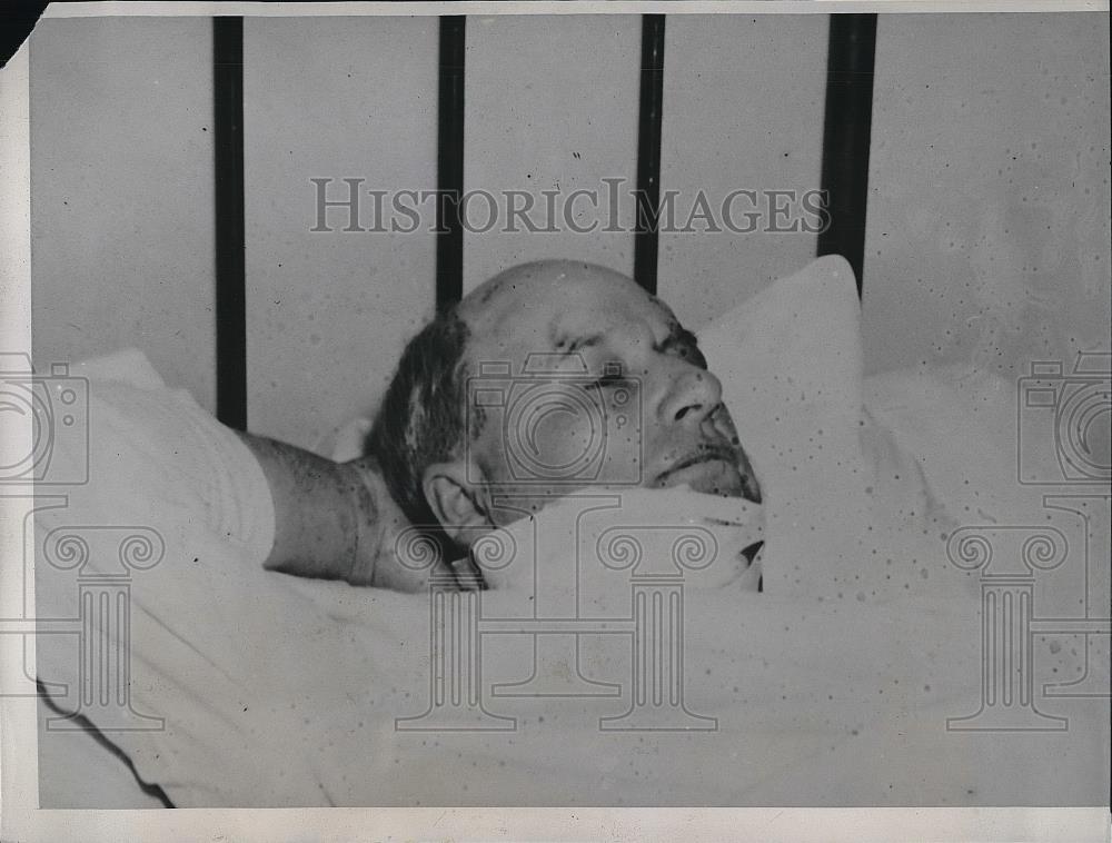 1941 Press Photo Deputy Sheriff Robert Jones Stabbed by Ernest Eisele, Illinois - Historic Images