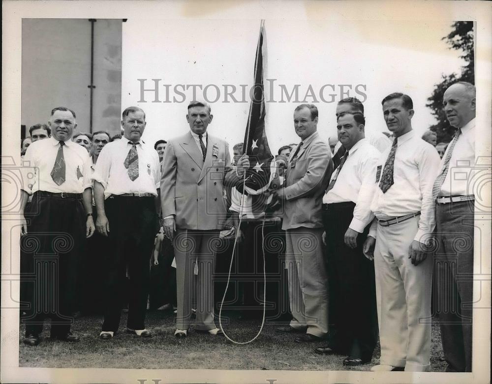 1939 Press Photo NYC Dept of Sanitation, vac resort , Wm Carey,C Ryan - Historic Images