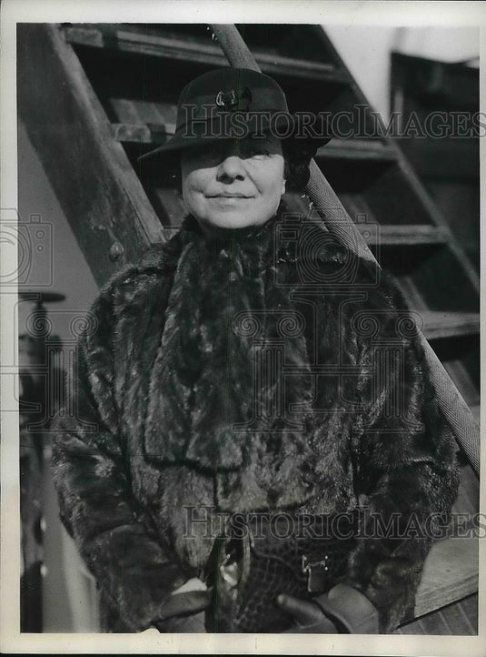 1935 Press Photo Miss Sarah Wambaugh arrives in NYC on "SS Washington" - Historic Images