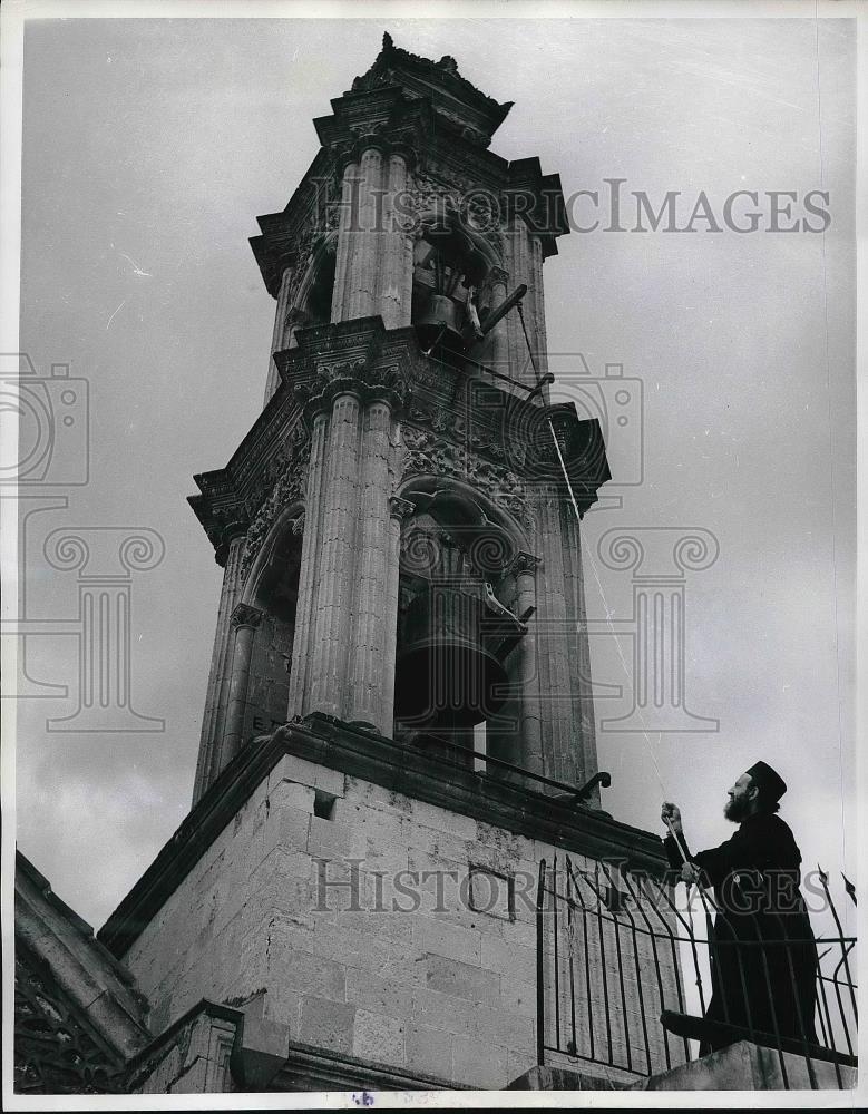 1961 Press Photo Father Meletios Rings Ancient Church Bells Makhaeras Monestery - Historic Images