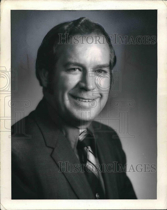 1973 Press Photo Mell Witt of the communist service department - Historic Images