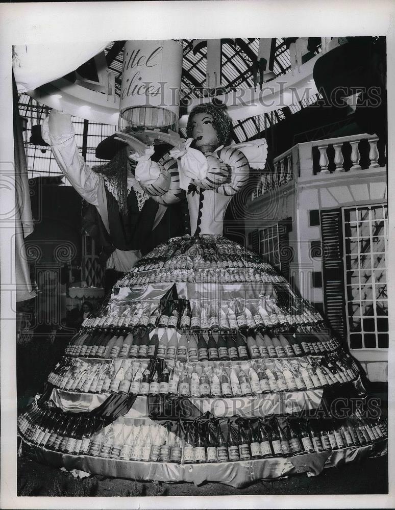 1956 Press Photo Paris Children&#39;s Show fashion model - Historic Images