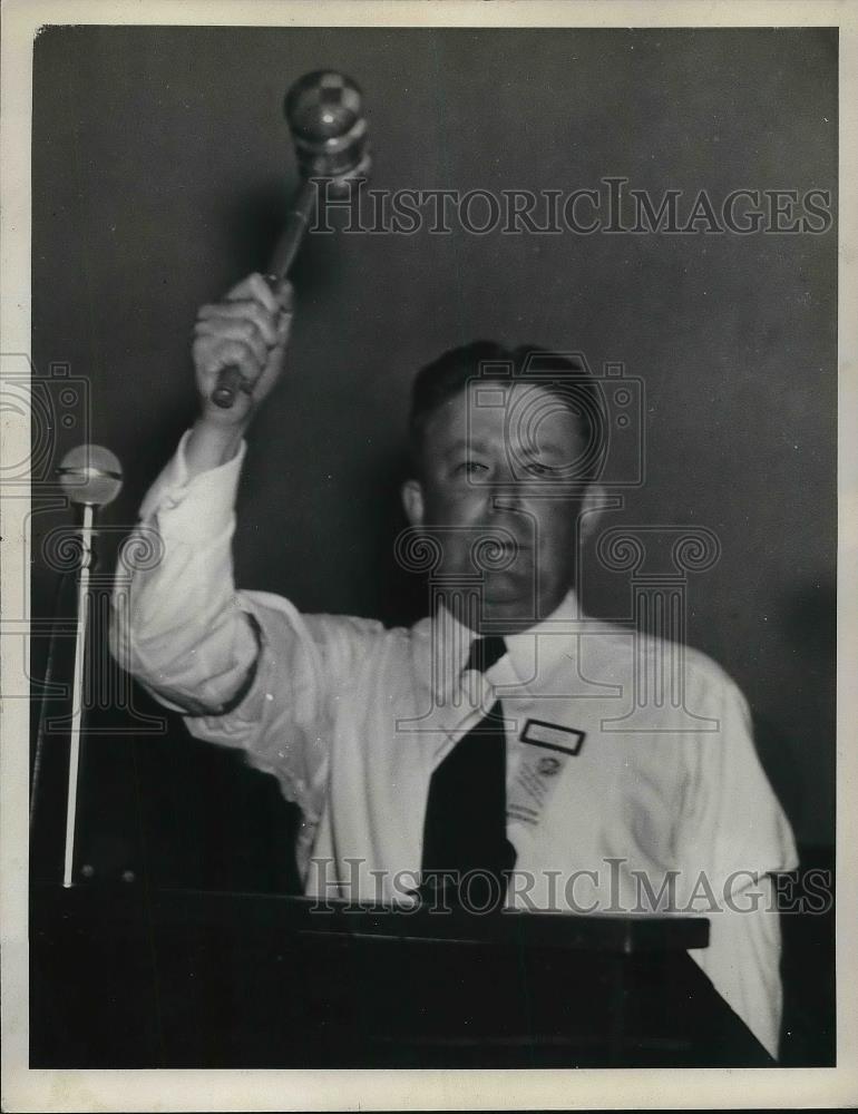 1936 Press Photo Mr Martin Smith at a meeting - nea95250 - Historic Images