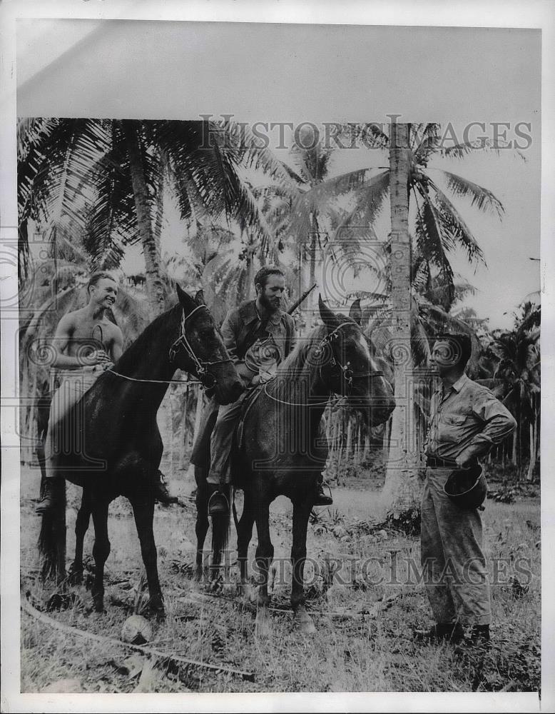 1943 Press Photo Sailors on Horseback at Russel Islands - Historic Images