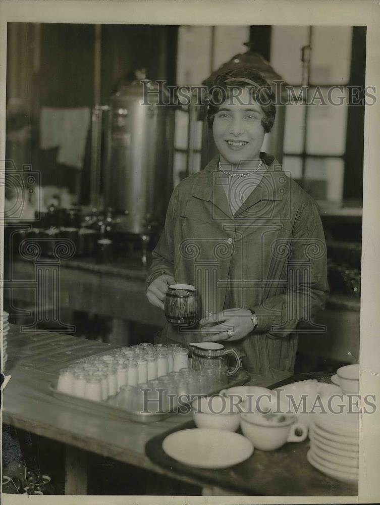 1928 Press Photo Miss Elizabeth N. Rhoades at NY League of Girls clubs benefit - Historic Images