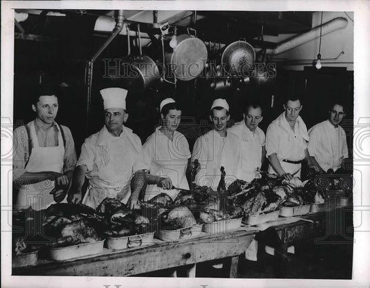 1943 Press Photo Chefs & Members Of The Cooks & Pastry Cooks Union Prepare Food - Historic Images