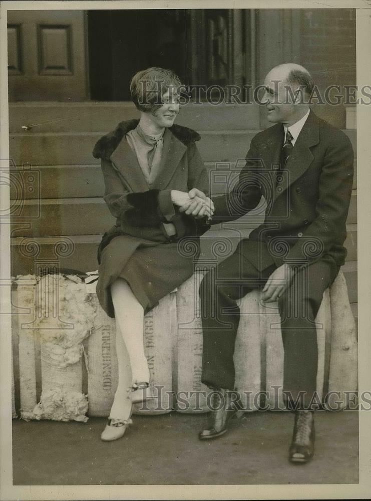 1927 Press Photo Sec. of Agriculture greets Elga Daniel Cotton Grover Champion. - Historic Images