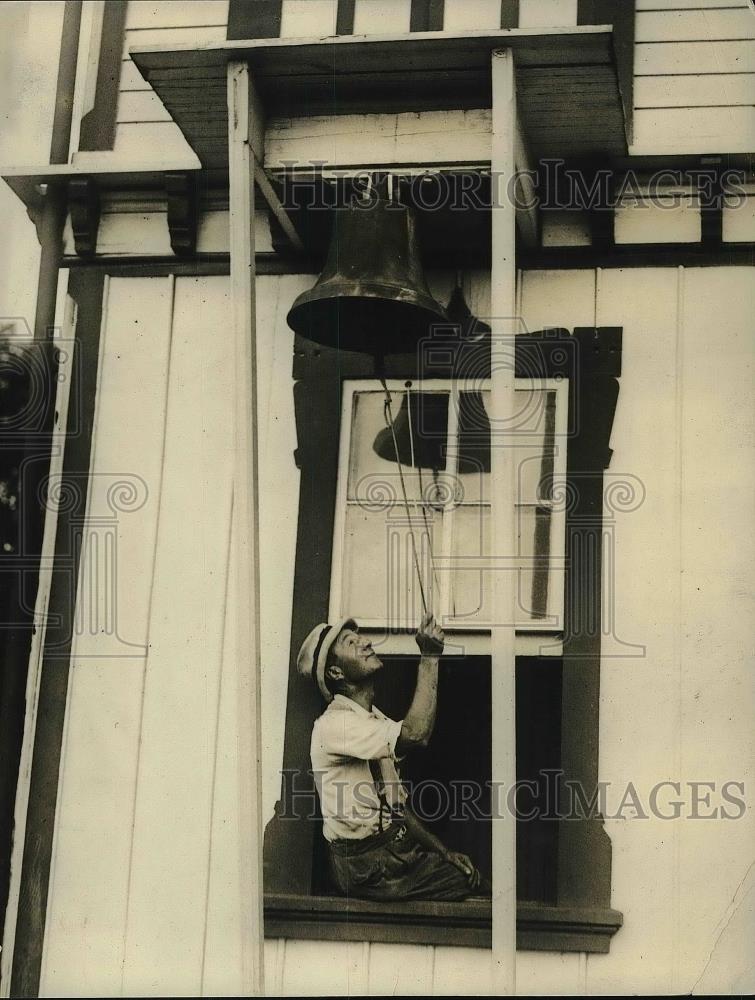 1922 Press Photo A White House Garden employee. - neb07872 - Historic Images