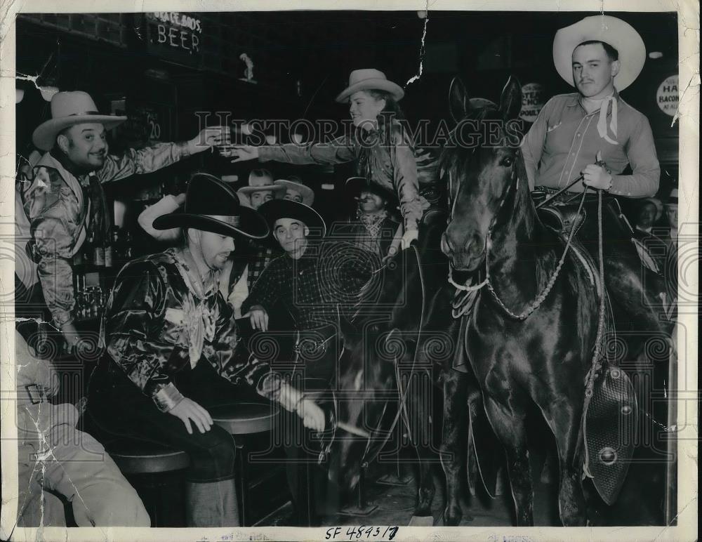 1939 Press Photo Mary Osborne &amp; Ray Thiebault Prepare To Ride - Historic Images