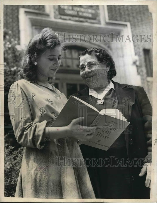 1944 Press Photo 69 yr old Mrs. Joseph Montone receives grammar school diploma - Historic Images