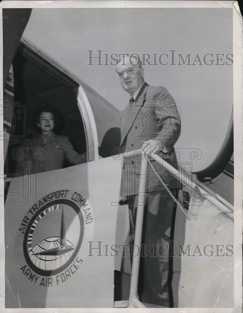 1946 Press Photo Joseph Keenan, Lawyer Leaves for Washington on C-54 Skymaster - Historic Images