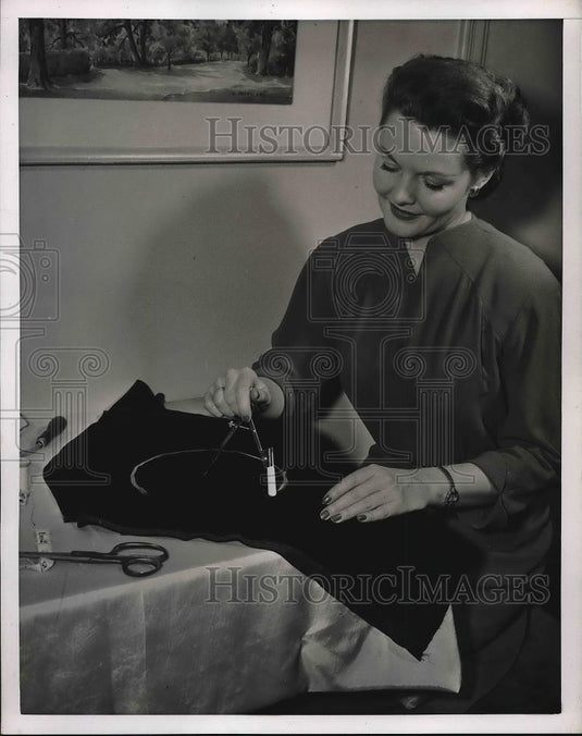 1951 Press Photo Lady demonstrating how to make a hat - Historic Images
