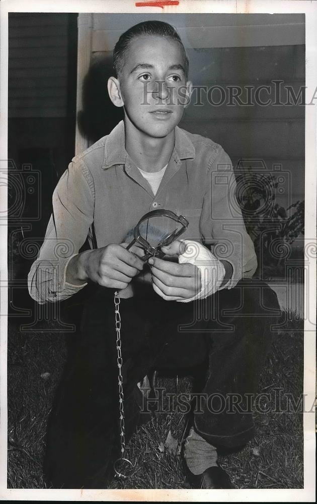 1964 Press Photo Andrew Zupko Jr. after injuring his hand - Historic Images