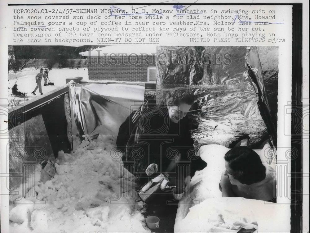 1957 Press Photo Mrs. R.D. Molzow Sunbathes Mrs. Howard Palmquist - Historic Images