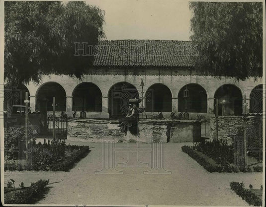 1925 Press Photo Ancient Mountain in Fernando Mansion in Southern California. - Historic Images