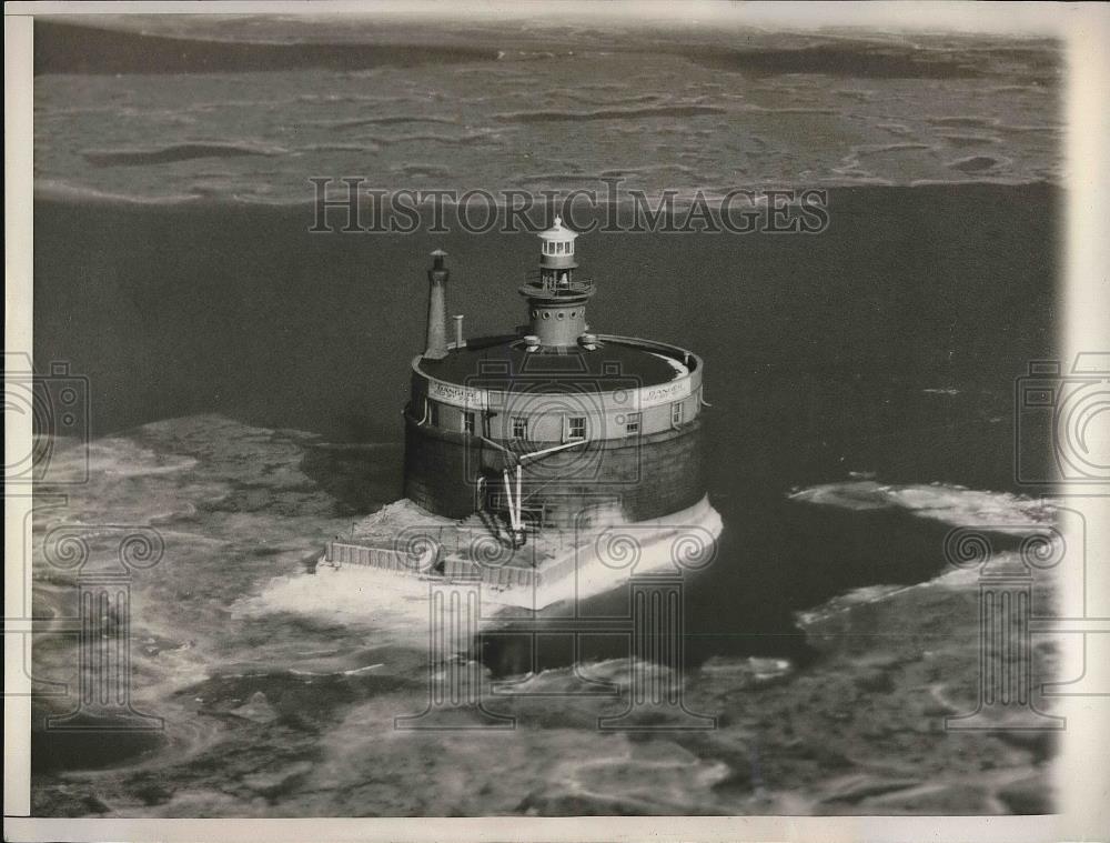 1948 Press Photo Surface water surrounding the Wilson Avenue crib - Historic Images