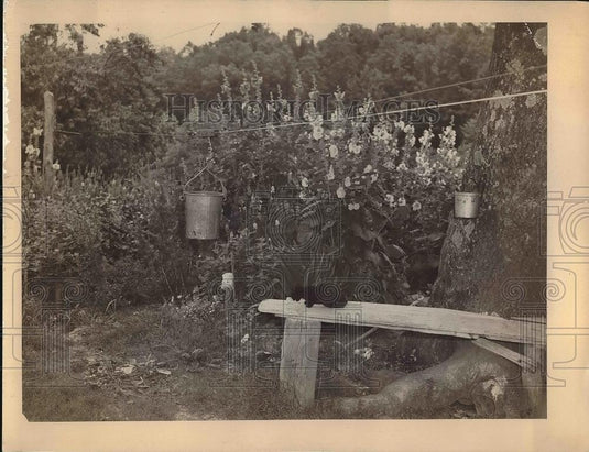 1945 Press Photo Bucket bregade - Historic Images