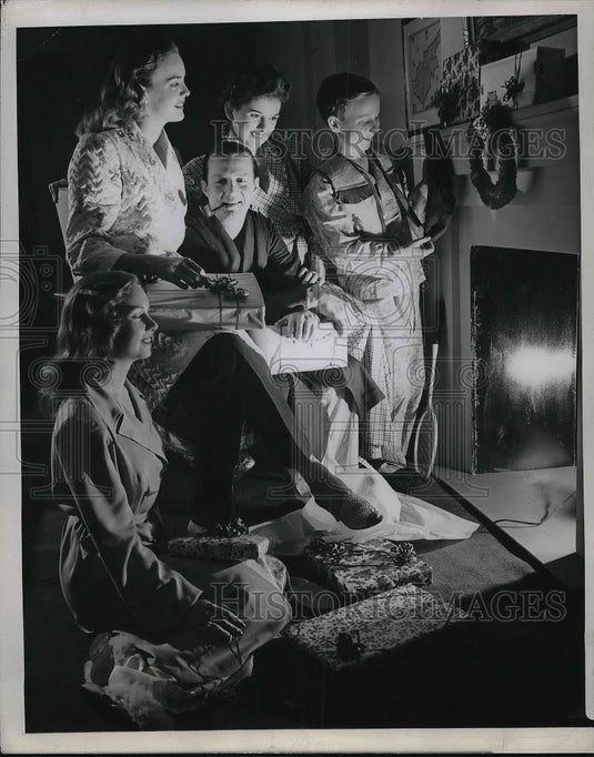 1944 Press Photo Pat Oetjen, Mary Gardner, Garden Van Dover, Elaine Steinbach - Historic Images
