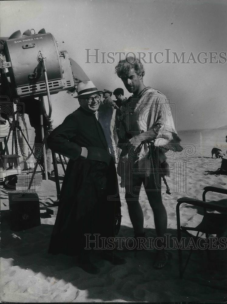 1965 Press Photo Father Emilio Cordero Filing Saul and David - Historic Images