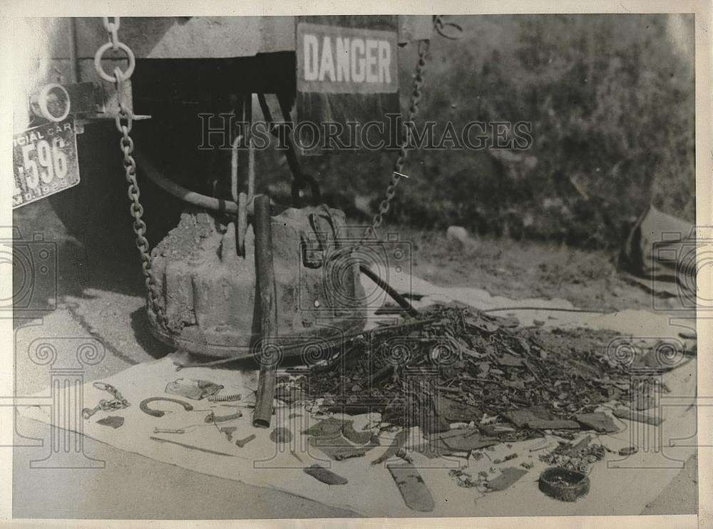 1930 Press Photo Road Magnet to Pick Up Debris - Historic Images